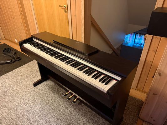 Piano Yamaha Arius YDP-135